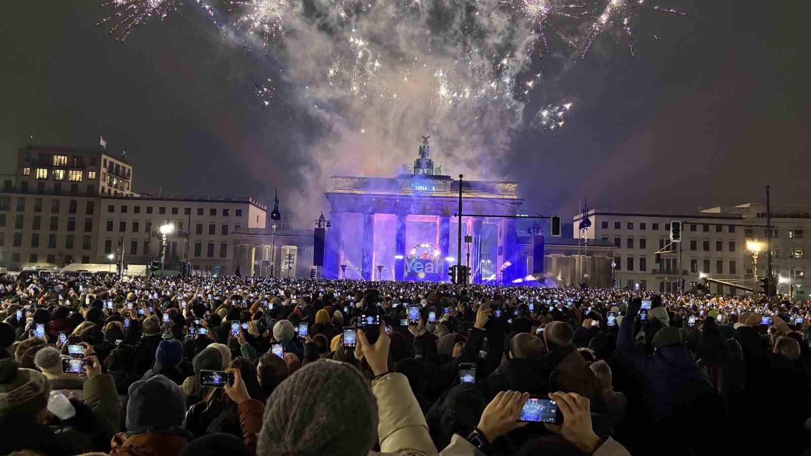 Almanya yeni yıla yoğun güvenlik önlemleri altında girdi
