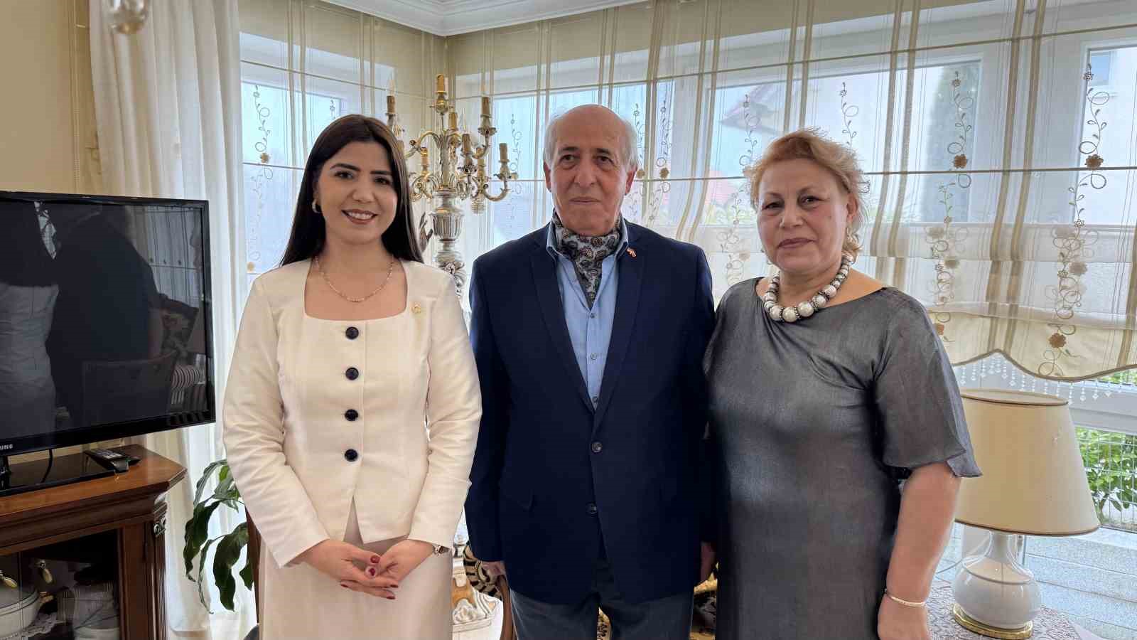 Almanya’da bayram coşkusu: Çocuklar kapı kapı gezip şeker topladı
