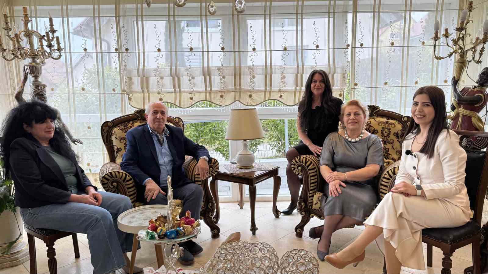 Almanya’da bayram coşkusu: Çocuklar kapı kapı gezip şeker topladı
