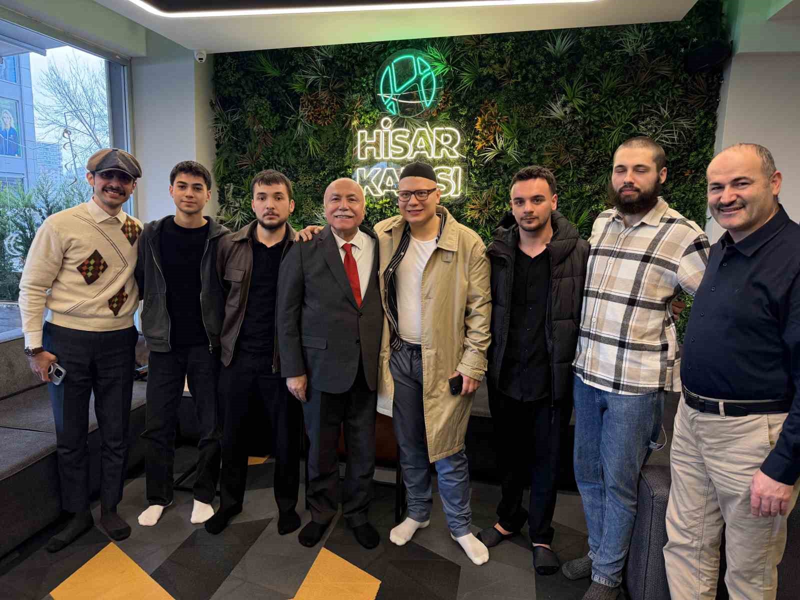 Almanya’da iki genç müslümanlığı araştırıp İslamiyeti seçtiler
