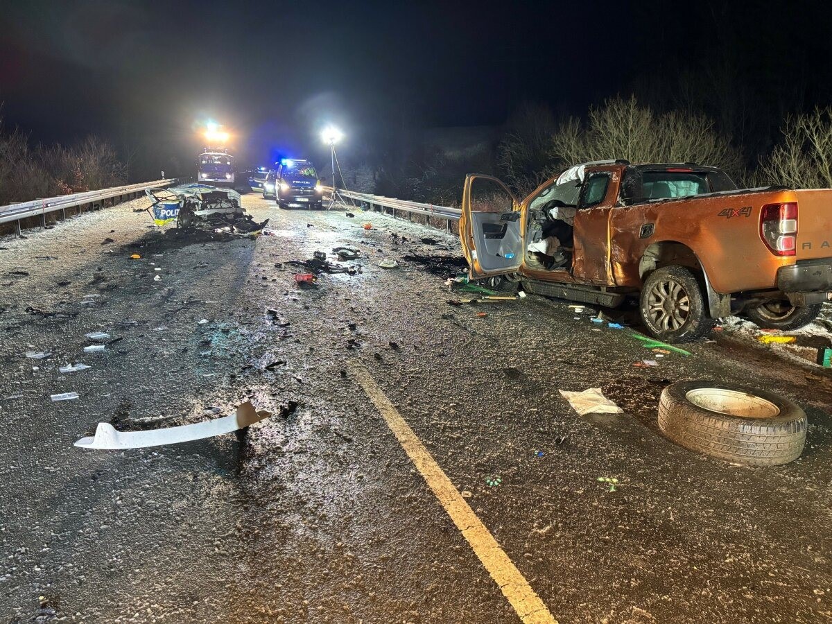 Almanya’da yılbaşı gecesi kazalarında ölü sayısı 11’e yükseldi
Almanya’da yılbaşı gecesi kazalarında ölü sayısı 11’e yükseldi