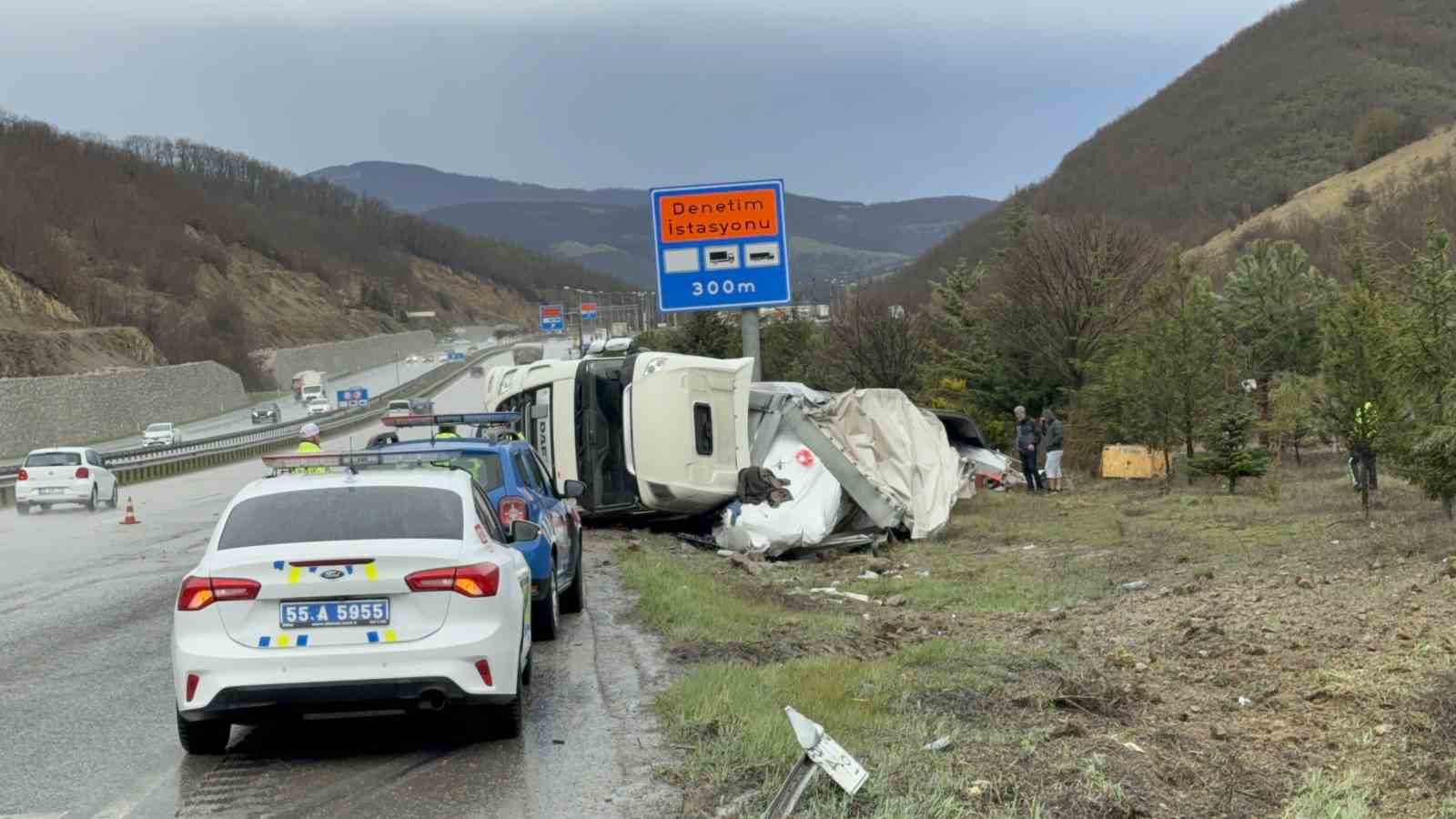 Almanya’dan Türkmenistan’a giden tır Samsun’da devrildi: 1 yaralı
