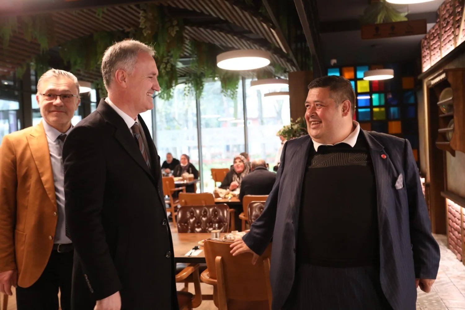 Alper Taban, Engelsiz Yaşam Merkezi öğrencileriyle kahvaltıda buluştu
