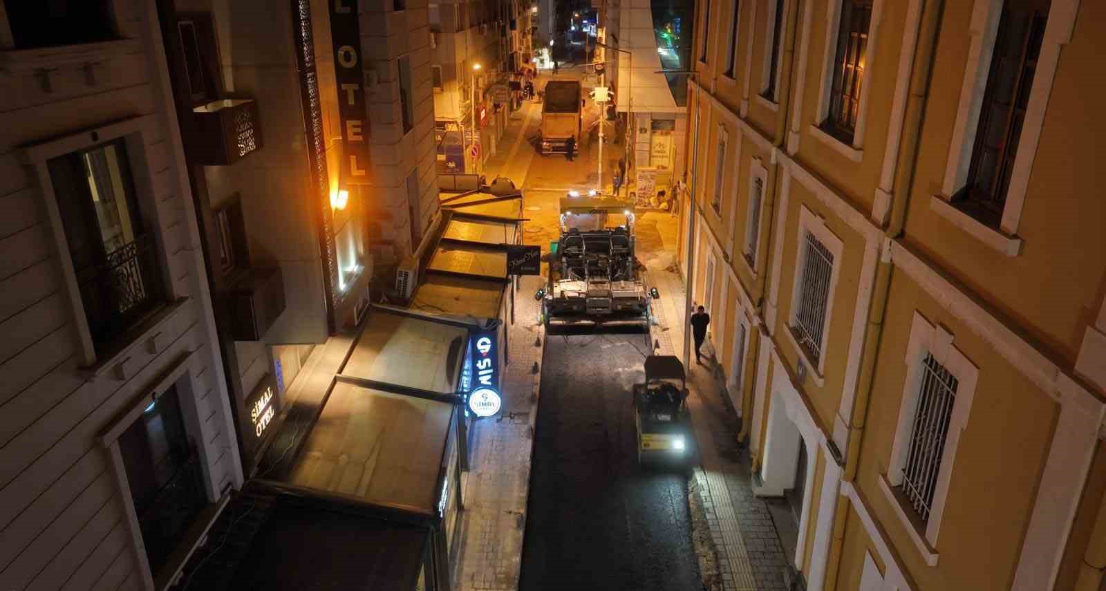 Alsancak’ta altyapısı tamamlanan sokaklar asfaltlanıyor
