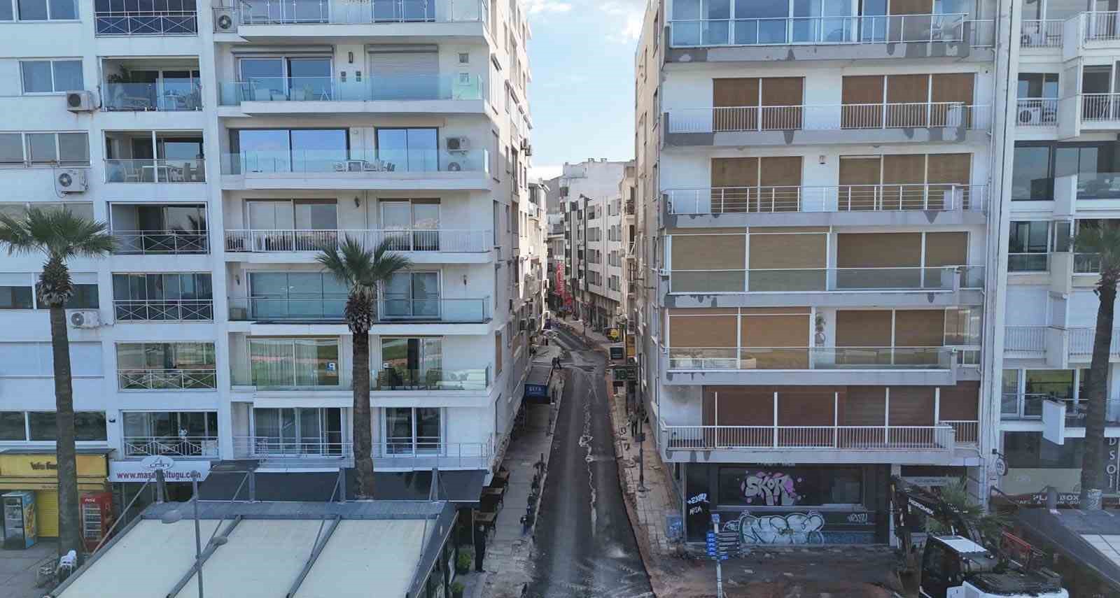 Alsancak’ta altyapısı tamamlanan sokaklar asfaltlanıyor
