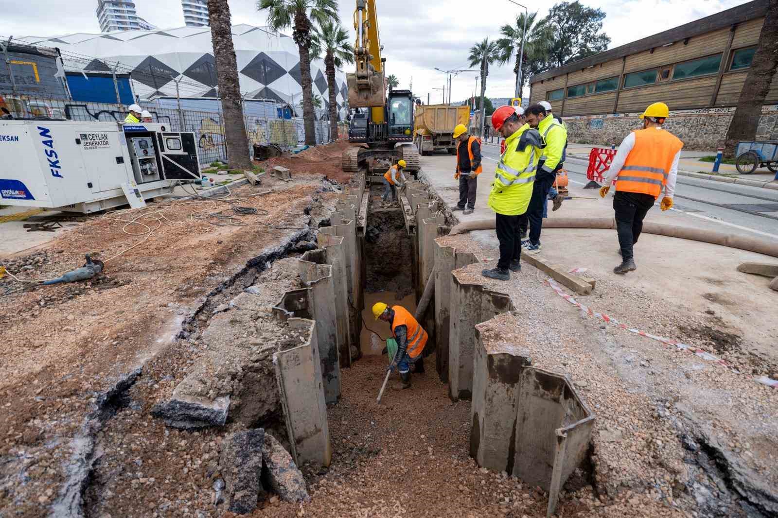 Alsancak’ta dev altyapı çalışması
Alsancak’ta dev altyapı çalışması
