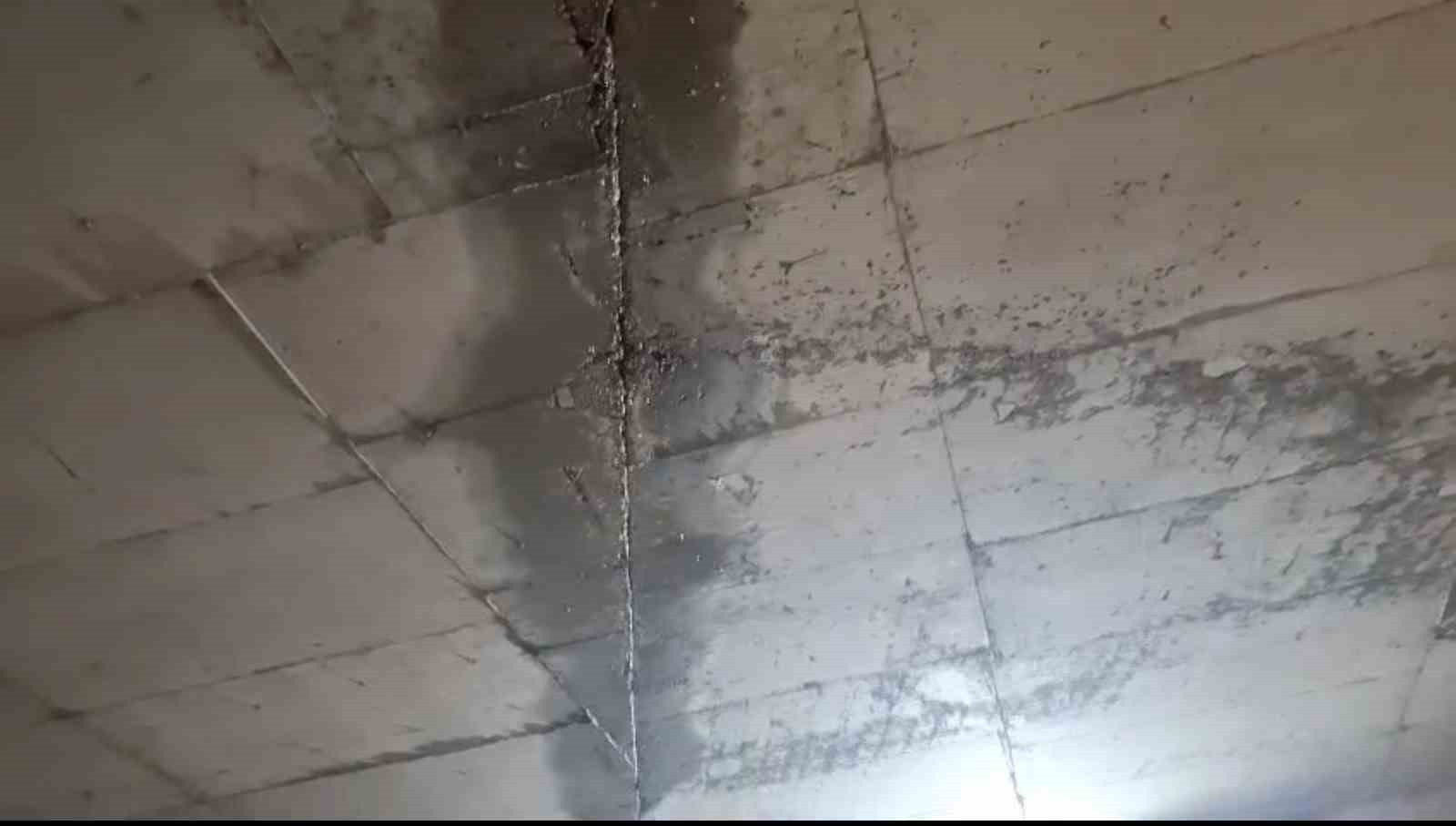 Alt geçidin beton bloklarındaki ayrılmalar tehlike oluşturuyor
