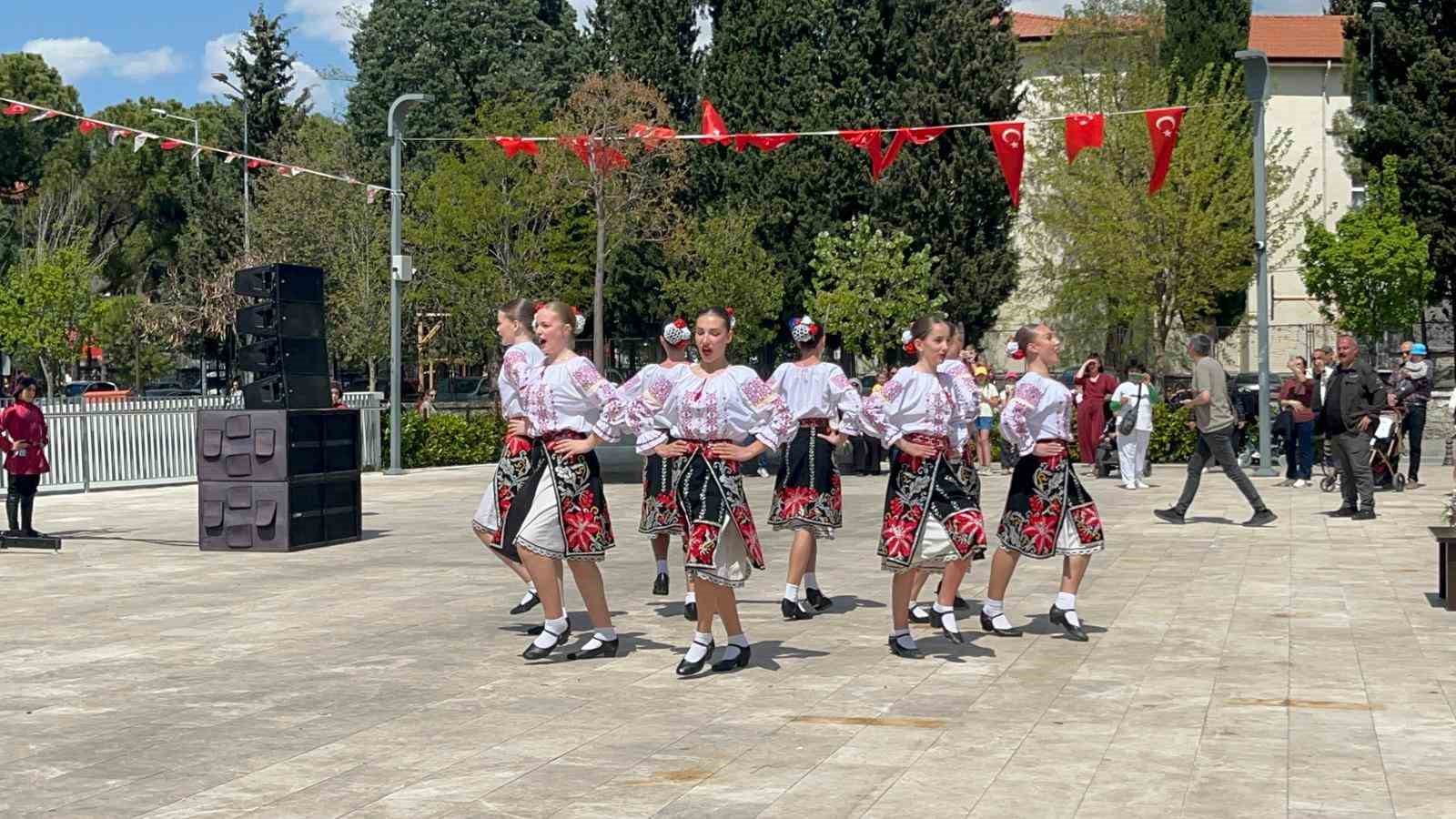 Altı ülkenin çocukları Muğla’da aynı sahneyi paylaştı
