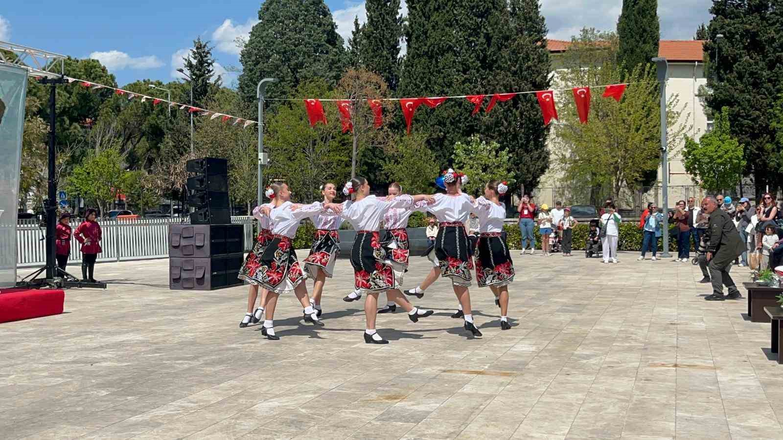 Altı ülkenin çocukları Muğla’da aynı sahneyi paylaştı
