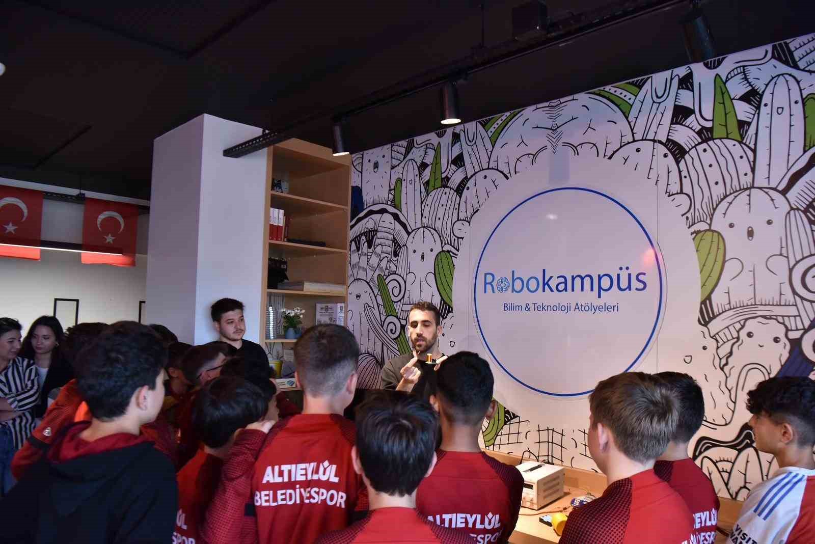 Altıeylül Belediyesporun sporcuları bilim dünyasını keşfetti
