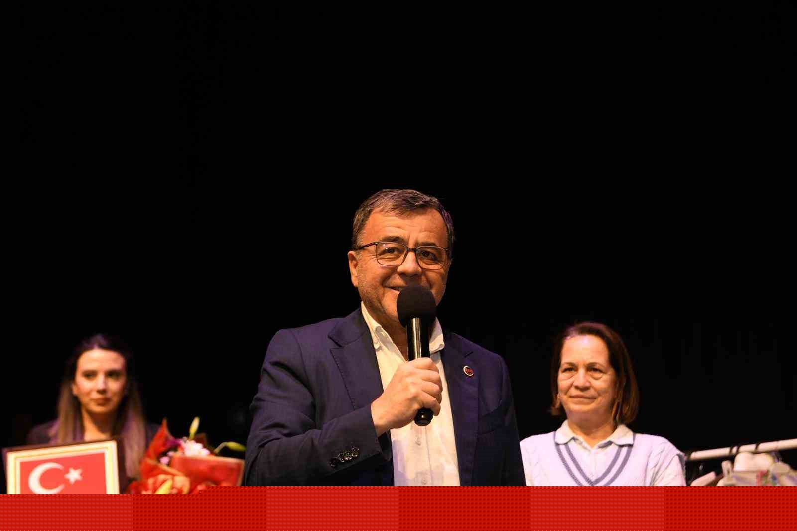 Altıeylül’de tiyatro dolu gece
