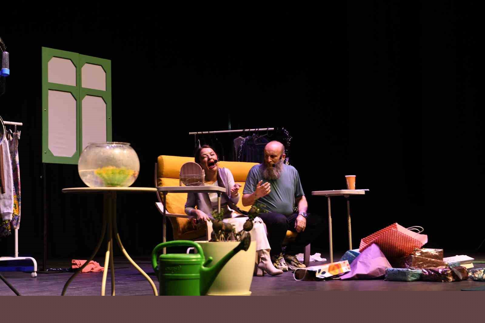 Altıeylül’de tiyatro dolu gece
