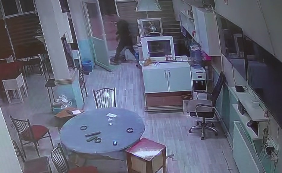 Altın ve dövizlerini 3 aydır yanında taşıyan adam gasp edildi
