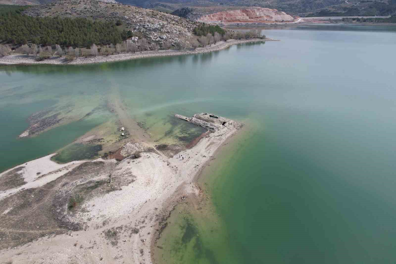 Altınapa Barajı’nda su seviyesi arttı, tarihi hanın bir kısmı yeniden sular altında kaldı

