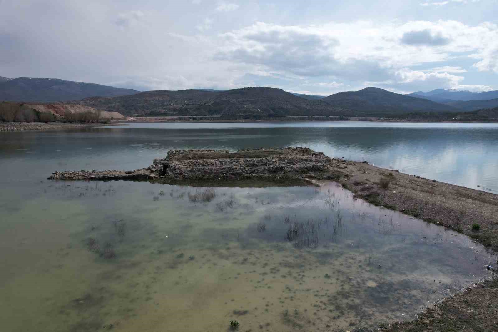 Altınapa Barajı’nda su seviyesi arttı, tarihi hanın bir kısmı yeniden sular altında kaldı
