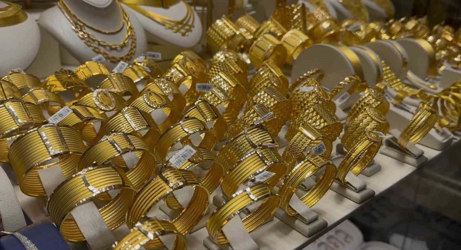 Altında bankalar ile canlı piyasadaki makas gramda 500 lirayı geçti
Altında bankalar ile canlı piyasadaki makas gramda 500 lirayı geçti