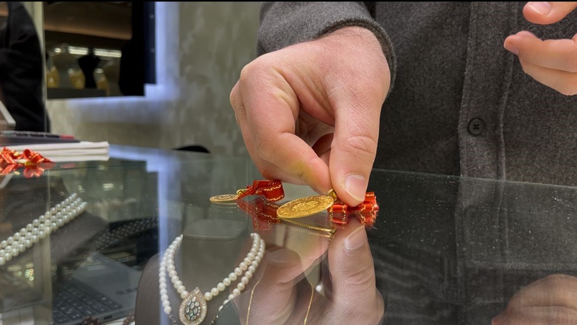 Altında bankalar ile canlı piyasadaki makas gramda 500 lirayı geçti
Altında bankalar ile canlı piyasadaki makas gramda 500 lirayı geçti