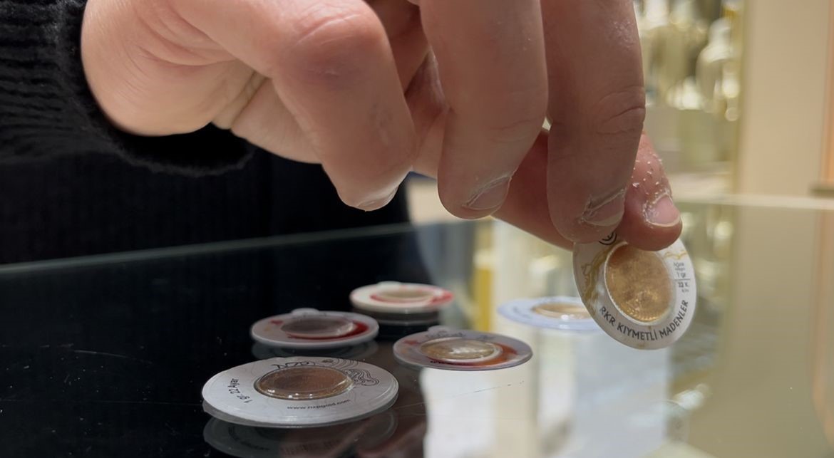 Altında bankalar ile canlı piyasadaki makas gramda 500 lirayı geçti
Altında bankalar ile canlı piyasadaki makas gramda 500 lirayı geçti