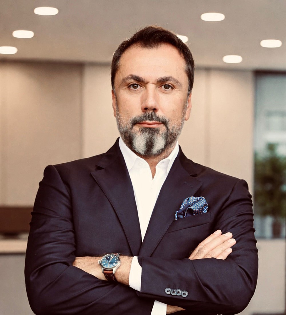 Altında sert dalgalanma
Altında sert dalgalanma