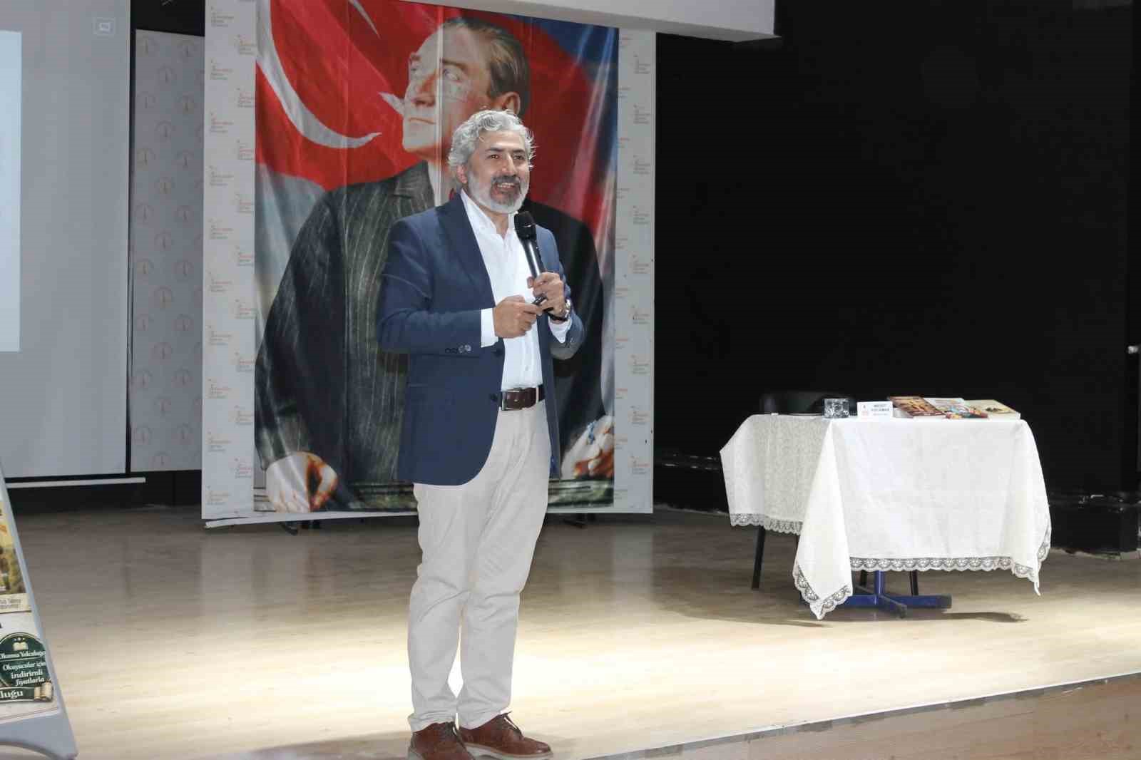 Altıntaş’ta öğrenci ve yazar buluşması
