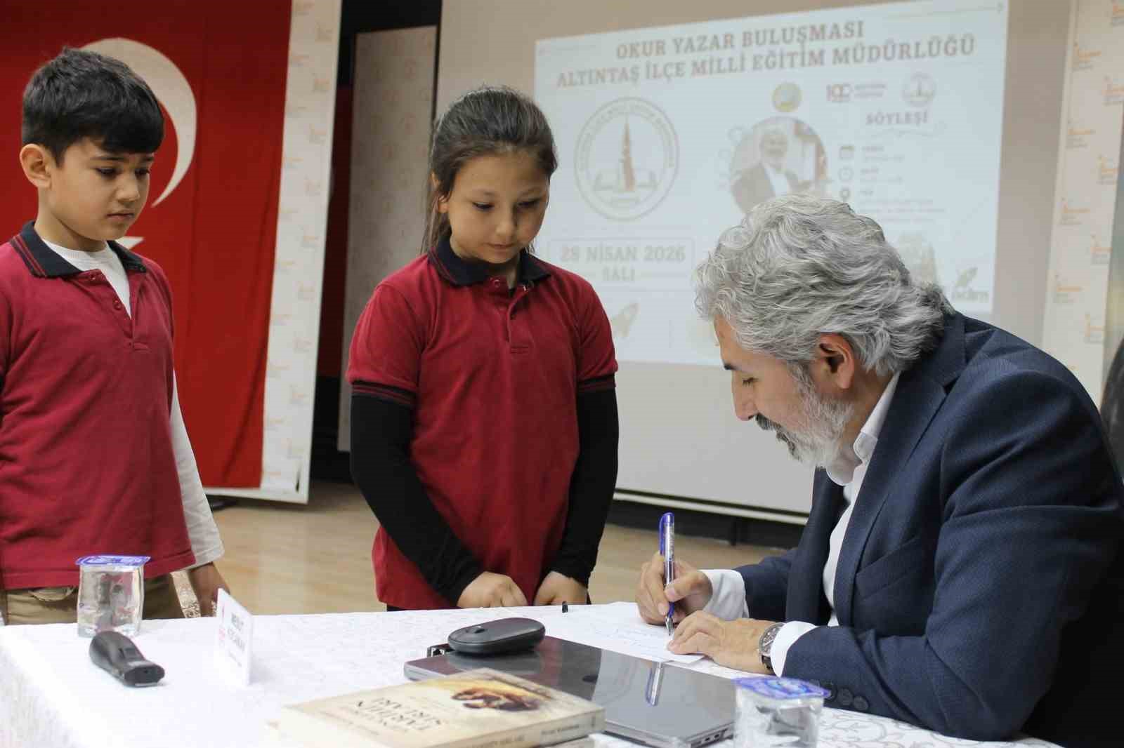 Altıntaş’ta öğrenci ve yazar buluşması
