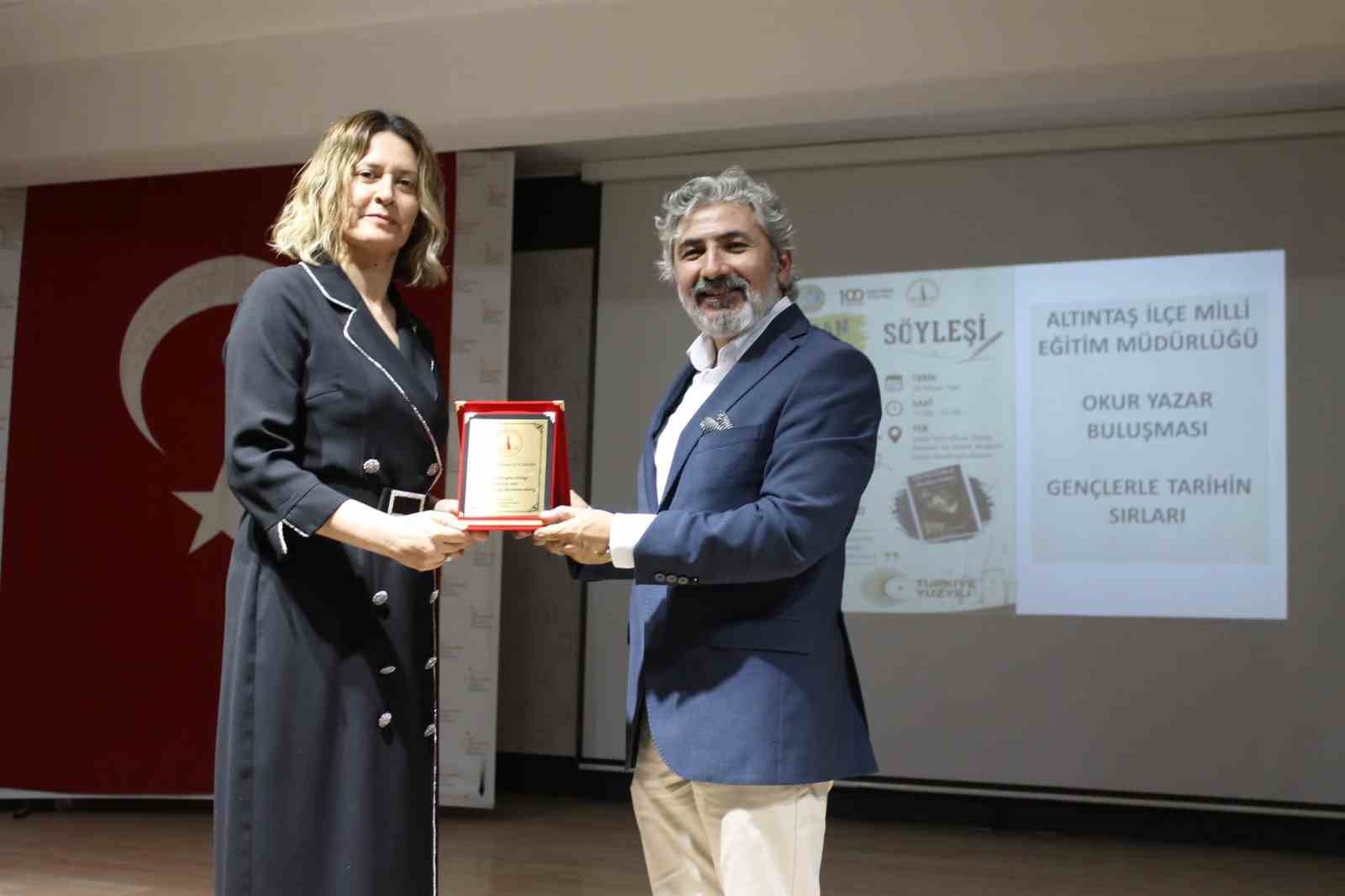 Altıntaş’ta öğrenci ve yazar buluşması
