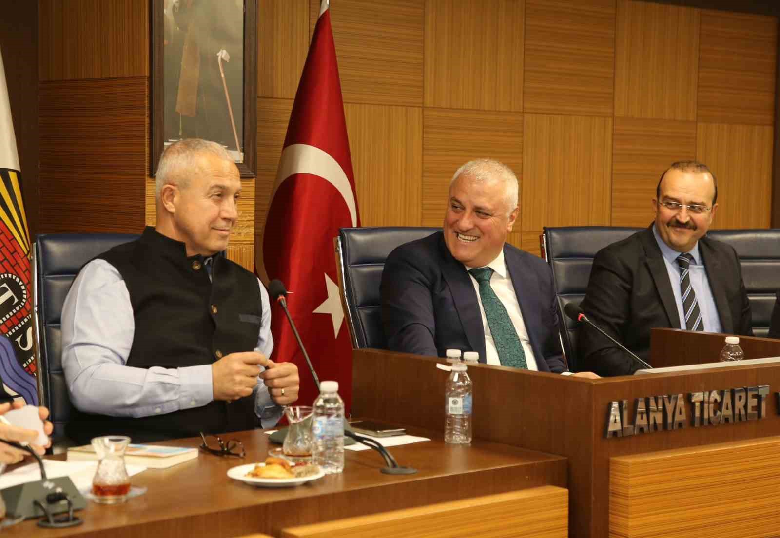 ALTSO Başkanı Erdem: "Arıtma müjdesini aldık"
ALTSO Başkanı Erdem: "Arıtma müjdesini aldık"