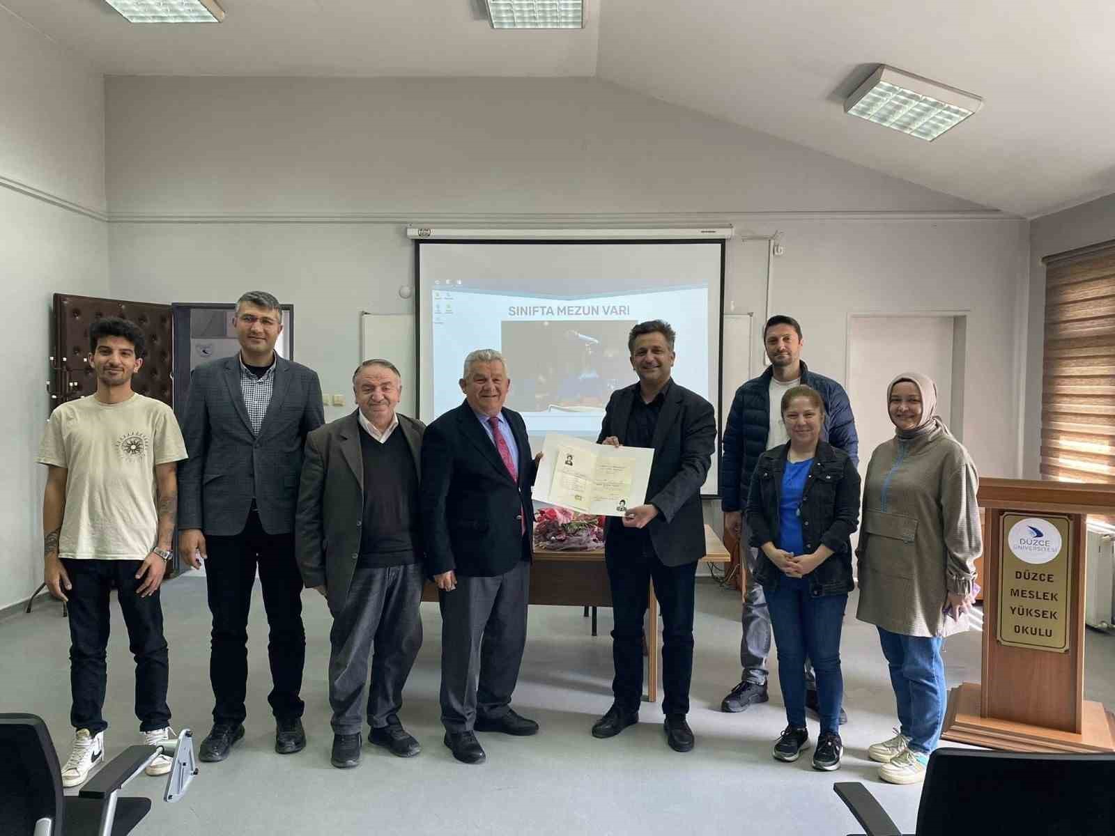 Altundal mezun olduğu okulda derse katıldı
