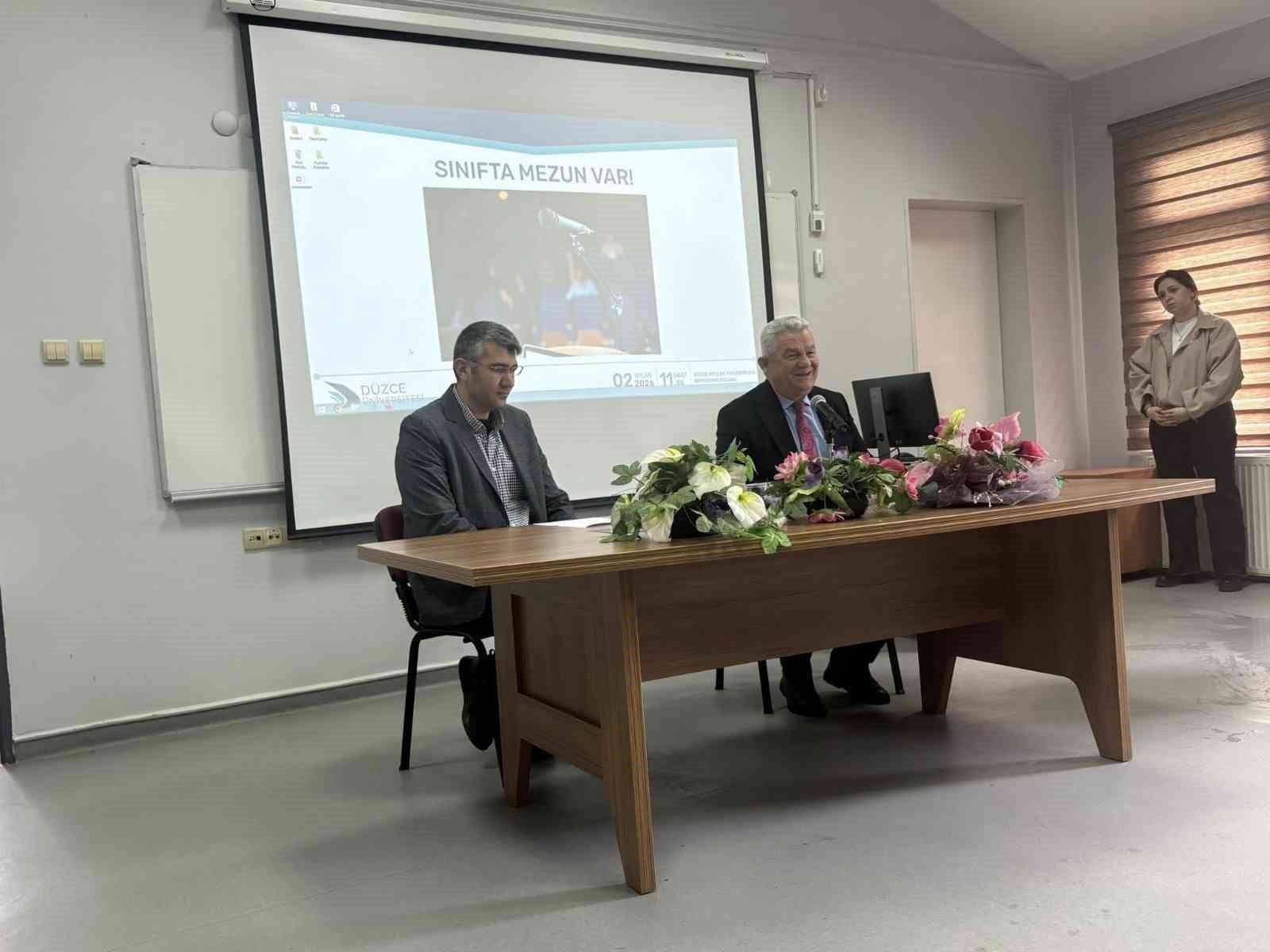 Altundal mezun olduğu okulda derse katıldı
