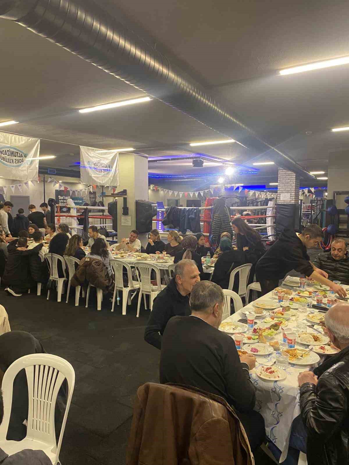 Altunizade Boks Kulübü, geleneksel iftar programında bir araya geldi
