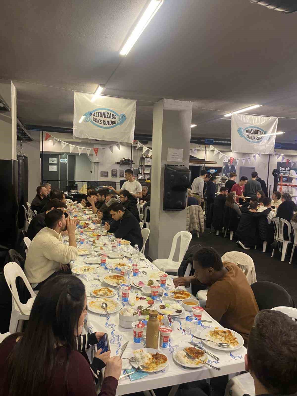 Altunizade Boks Kulübü, geleneksel iftar programında bir araya geldi
