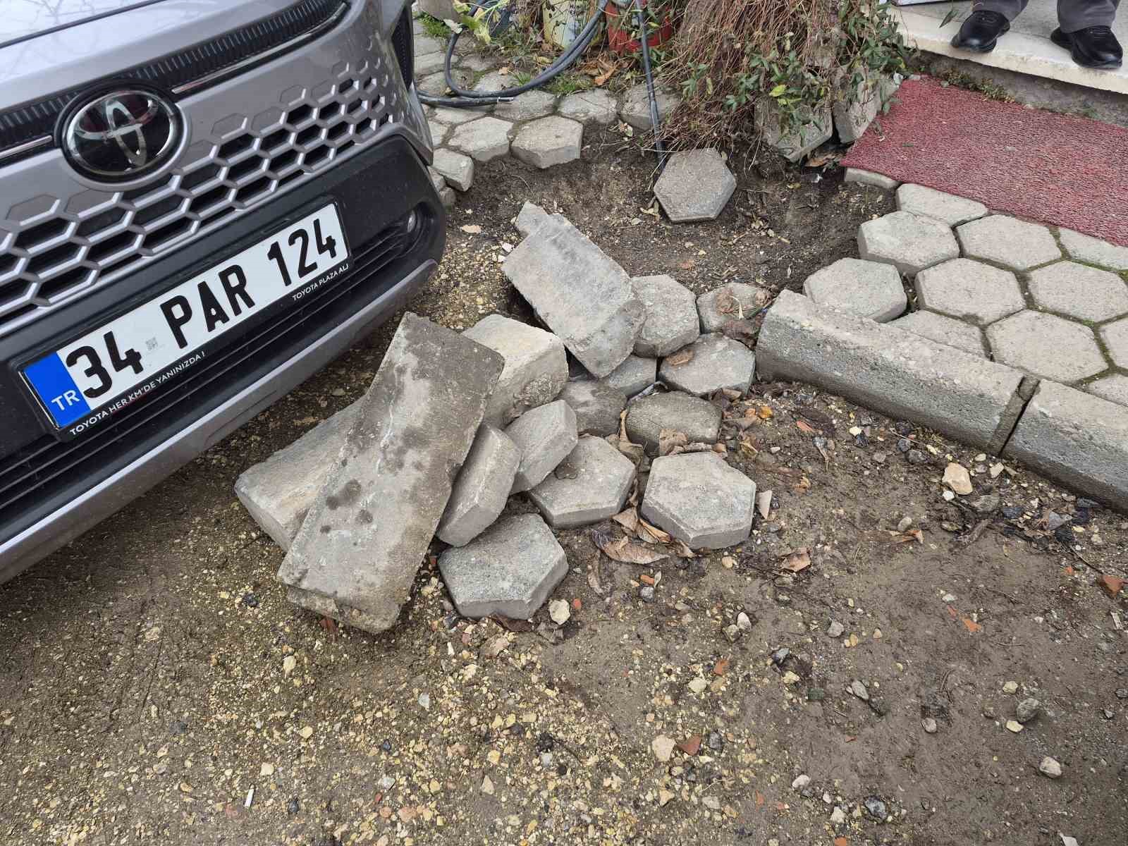 Altyapı çalışmaları sırasında bozulan sokağın onarılması bekleniyor
