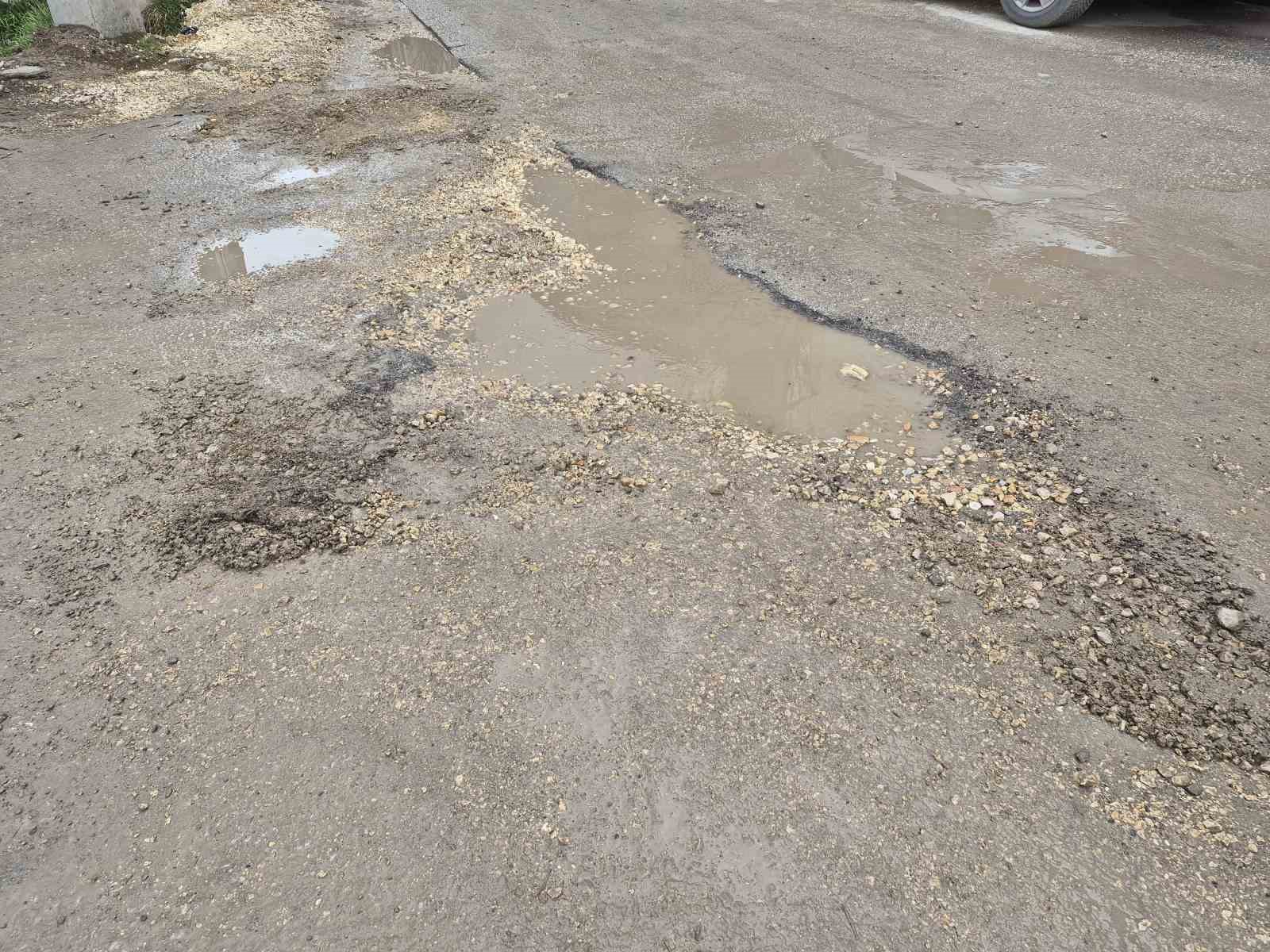 Altyapı çalışmaları sırasında bozulan sokağın onarılması bekleniyor
