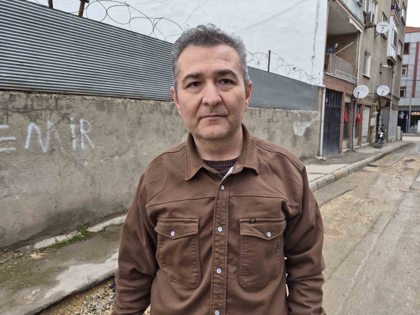 Altyapı çalışmaları sırasında bozulan sokağın onarılması bekleniyor
