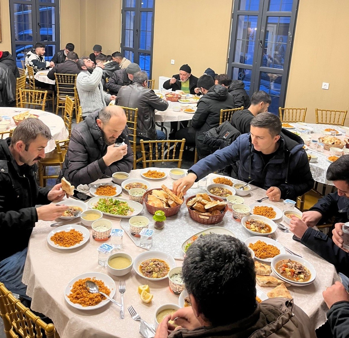 Alucra’da geleneksel iftar programı sürüyor
