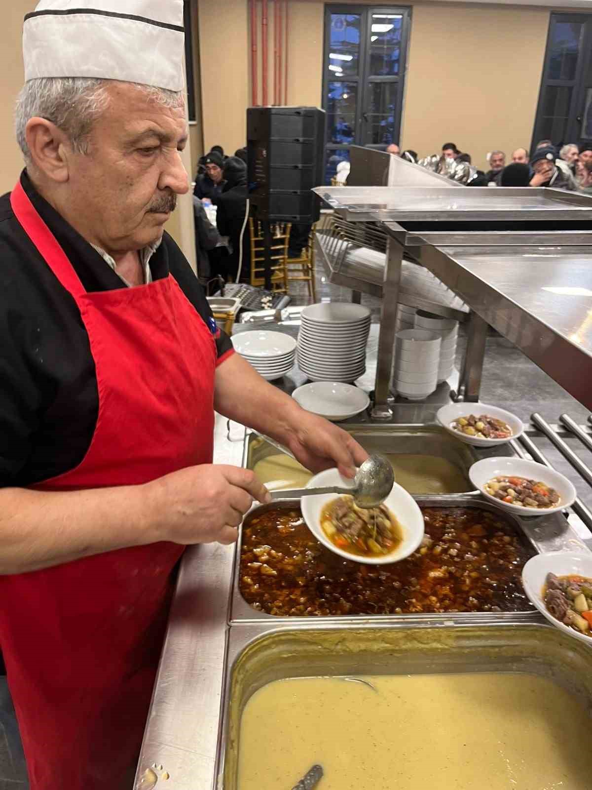Alucra’da geleneksel iftar programı sürüyor
