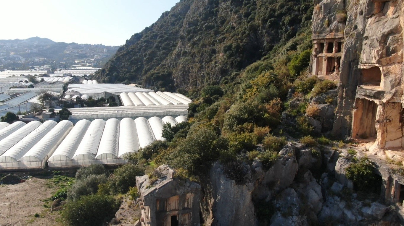 Alüvyonlarla örtülü Anadolu’nun Pompei’si Myra’da kazılar özel mülkiyet sınırlarında ilerliyor
