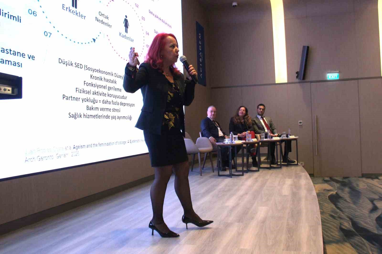 Alzheimer hastalarının üçte ikisini kadınlar oluşturuyor
