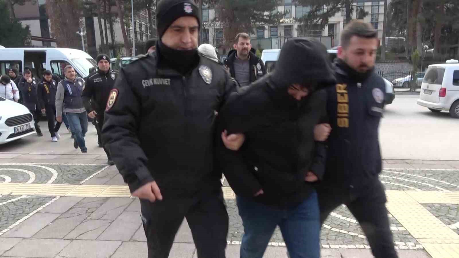 Amasya merkezli 10 ilde yasa dışı bahis operasyonu: 13 tutuklama
Amasya merkezli 10 ilde yasa dışı bahis operasyonu: 13 tutuklama