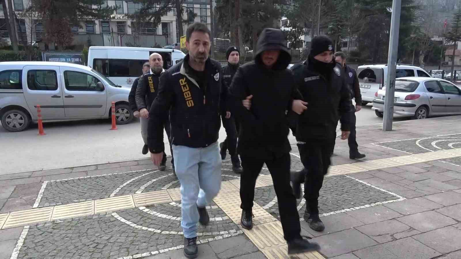 Amasya merkezli 10 ilde yasa dışı bahis operasyonu: 13 tutuklama
Amasya merkezli 10 ilde yasa dışı bahis operasyonu: 13 tutuklama