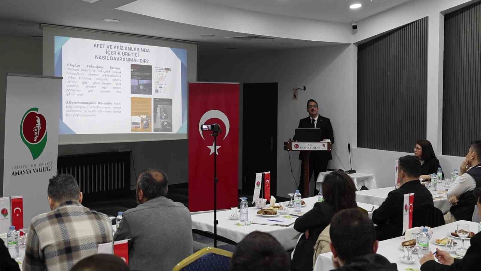 Amasya Valiliği’nden şehirdeki içerik üreticilerine ’bilinçli içerik’ semineri
