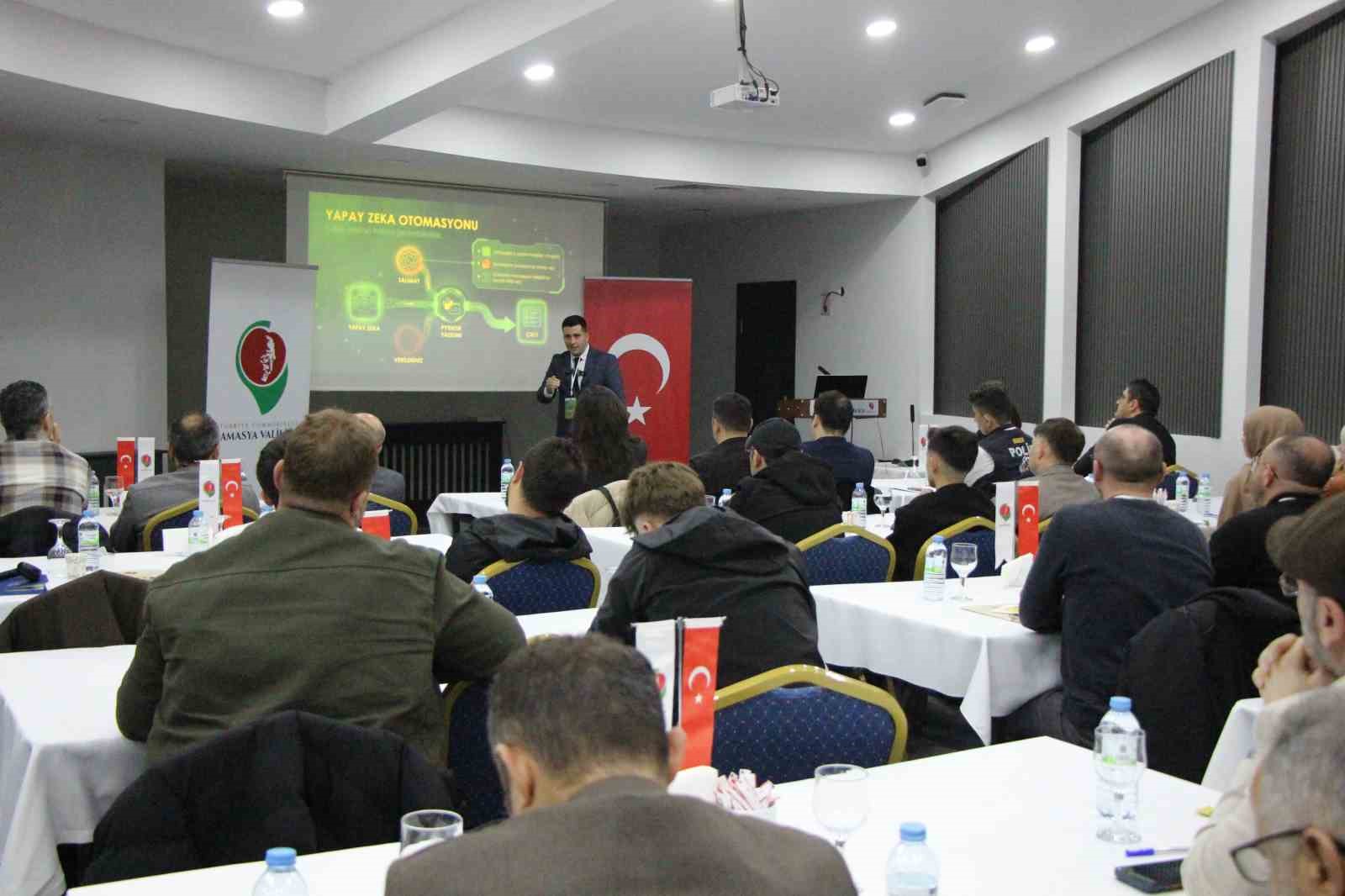 Amasya Valiliği’nden şehirdeki içerik üreticilerine ’bilinçli içerik’ semineri
