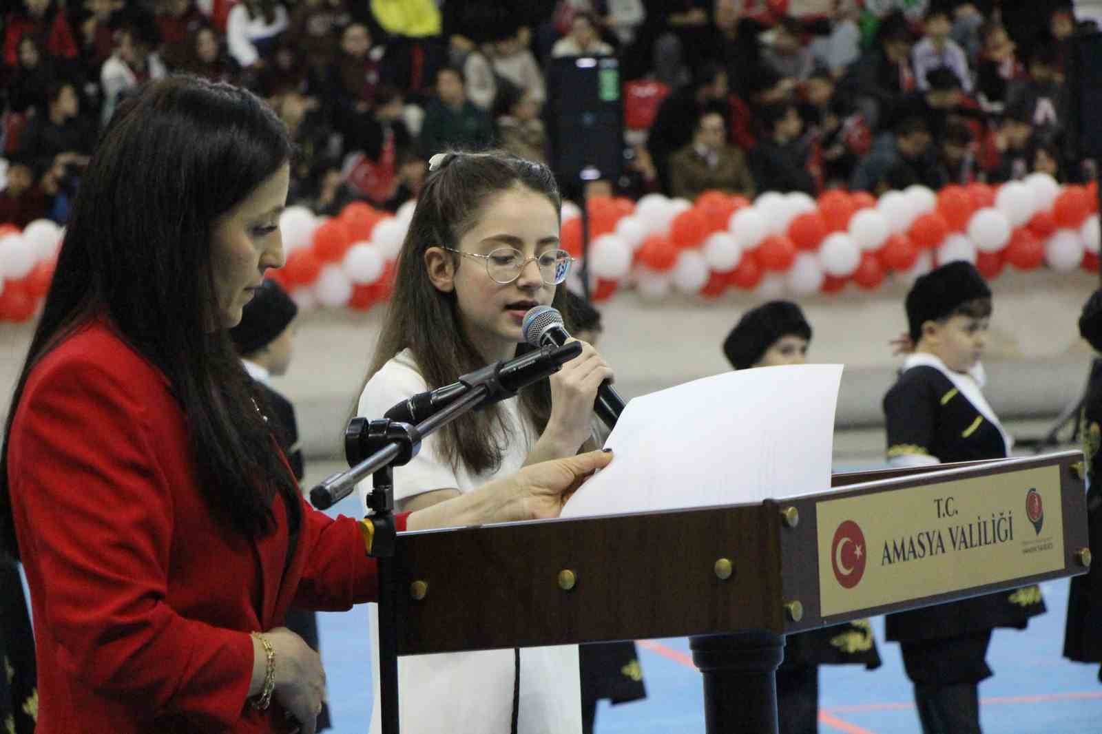 Amasya’da 23 Nisan törenini çocuk sunucu sundu, usta sunucuları aratmadı
