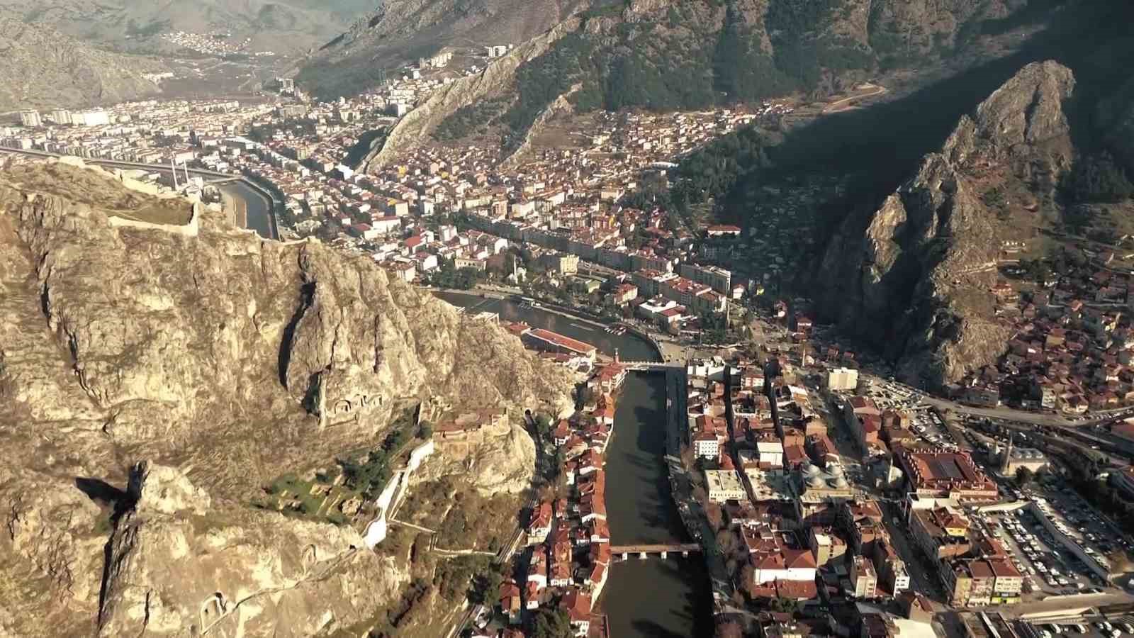 Amasya’da badem ağaçları çiçek açtı
