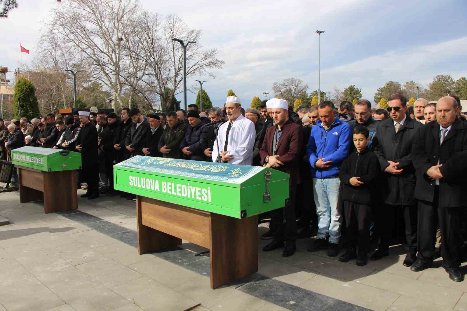 Amasya’da biyogaz tesisinde zehirlenerek ölen 3 işçi son yolculuklarına uğurlandı
