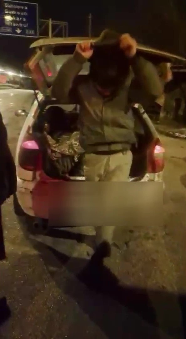Amasya’da durdurulan otomobilden 5 kaçak göçmen çıktı
