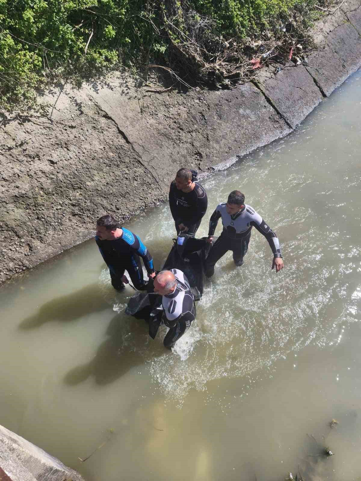 Amasya’da ekiplerin aradığı kadının cenazesi sulama kanalında bulundu

