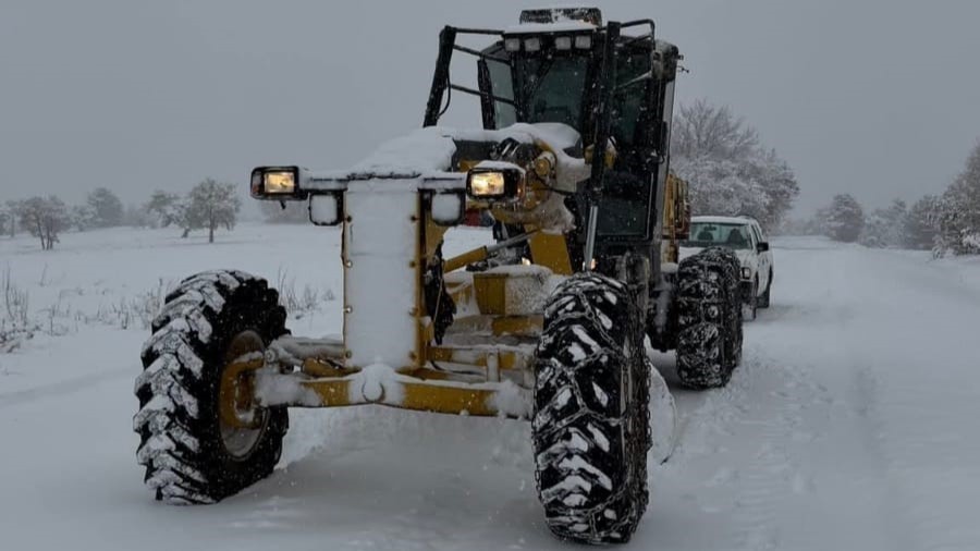 Amasya’da kardan kapalı köy yolu kalmadı: 180 köy yolu ulaşıma açıldı
Amasya’da kardan kapalı köy yolu kalmadı: 180 köy yolu ulaşıma açıldı
