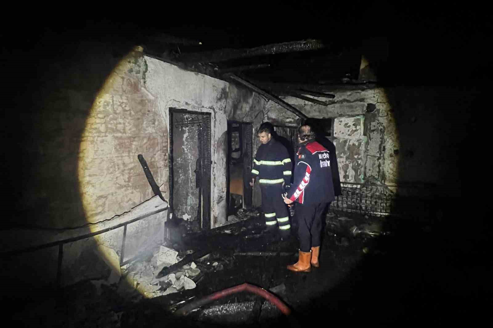 Amasya’da köy evinde çıkan yangında yaşlı kadın hayatını kaybetti
