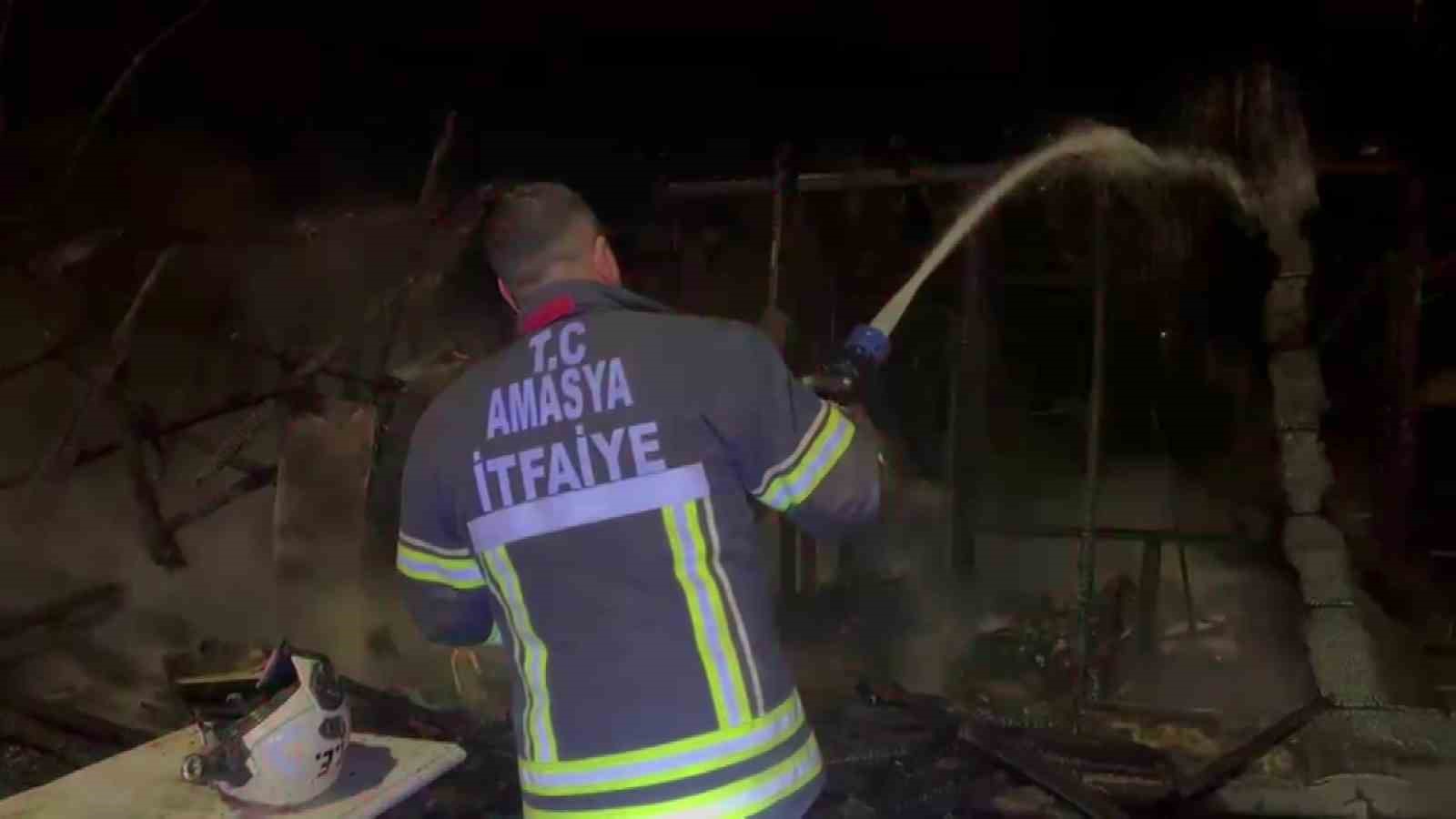 Amasya’da manav tezgahı alev topuna döndü
